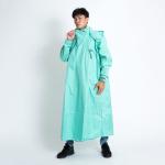 Áo đi mưa liền thân với khóa kiểu chéo được cấp bằng sáng chế