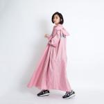 Áo đi mưa liền thân với khóa kiểu chéo được cấp bằng sáng chế