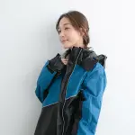 Áo mưa bộ được cấp bằng sáng chế mở theo đường chéo