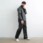 Áo mưa bộ được cấp bằng sáng chế mở theo đường chéo