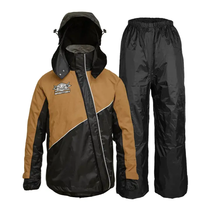 Áo mưa bộ được cấp bằng sáng chế mở theo đường chéo