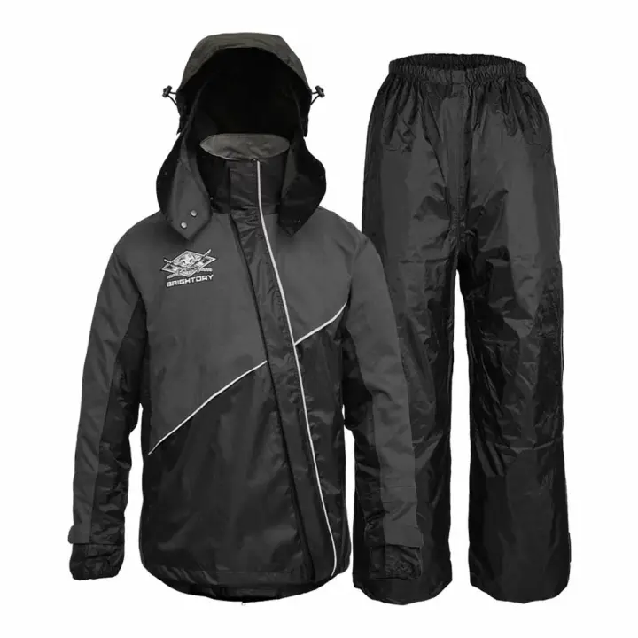 Áo mưa bộ được cấp bằng sáng chế mở theo đường chéo